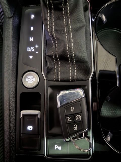 Used 2021 Black Volkswagen 3.6L V6 SEL R-Line image 32