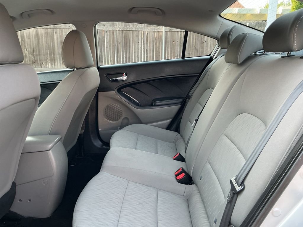 Used 2015 Silver Kia LX image 19