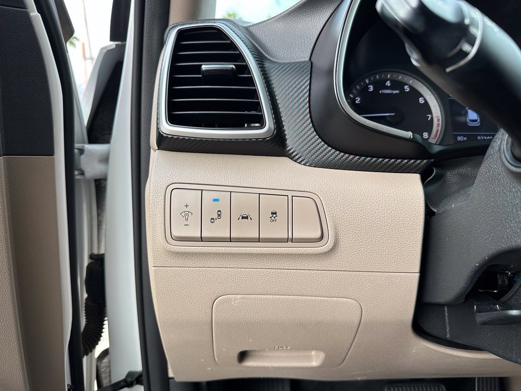 Used 2019 White Hyundai Value image 11