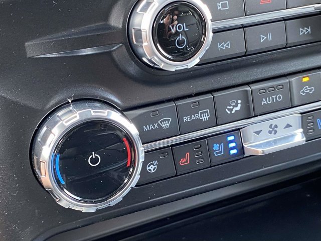 New 2026 Glacier Gray Metallic Tri-Coat Ford Lariat image 18