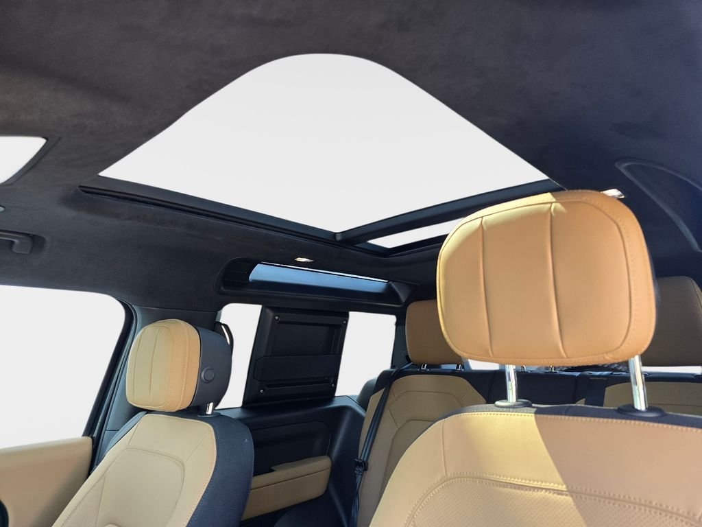 New 2026 Santorini Black LAND ROVER V8 image 32