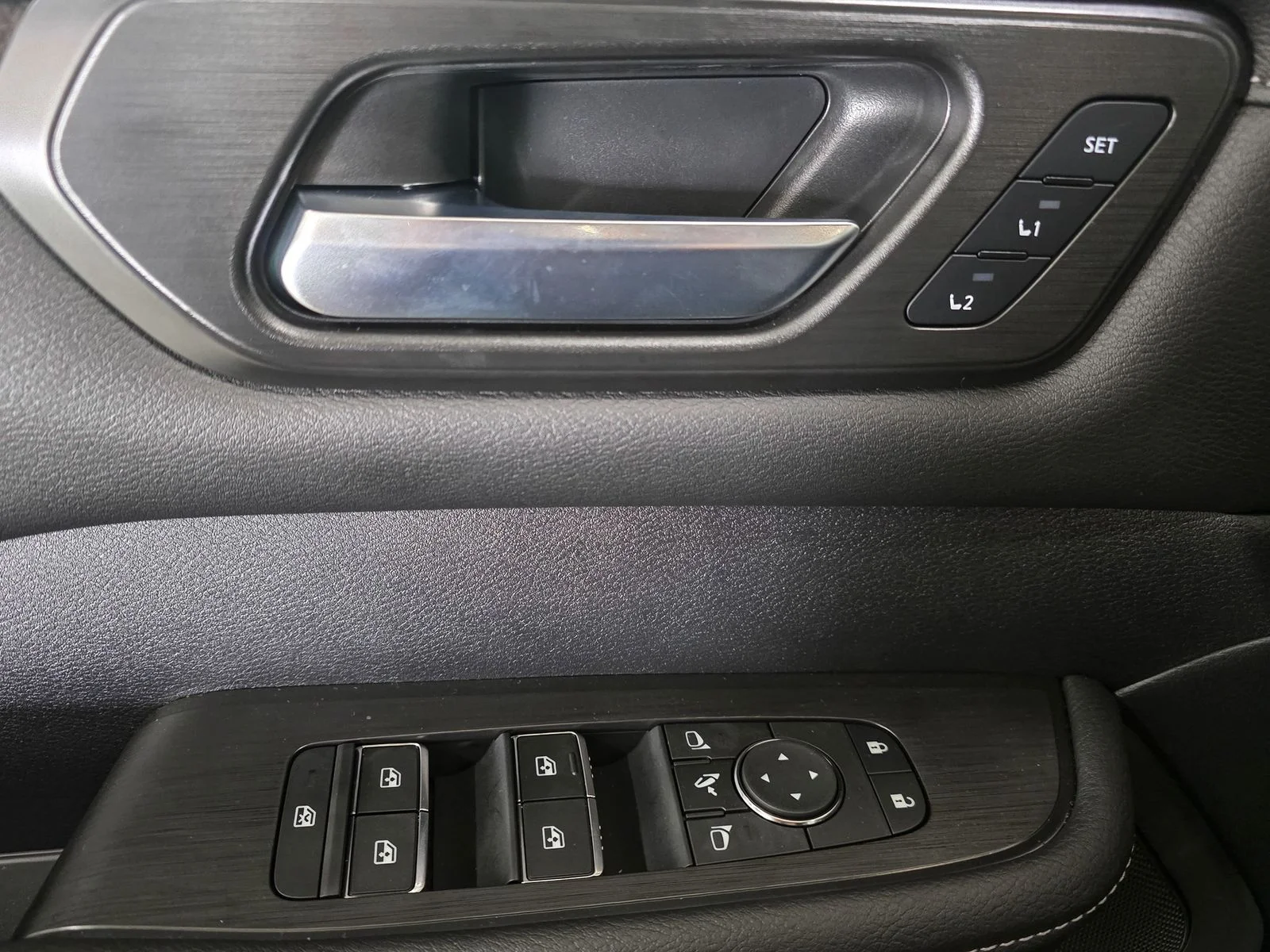 2025 Nissan Armada SL - Photo 32