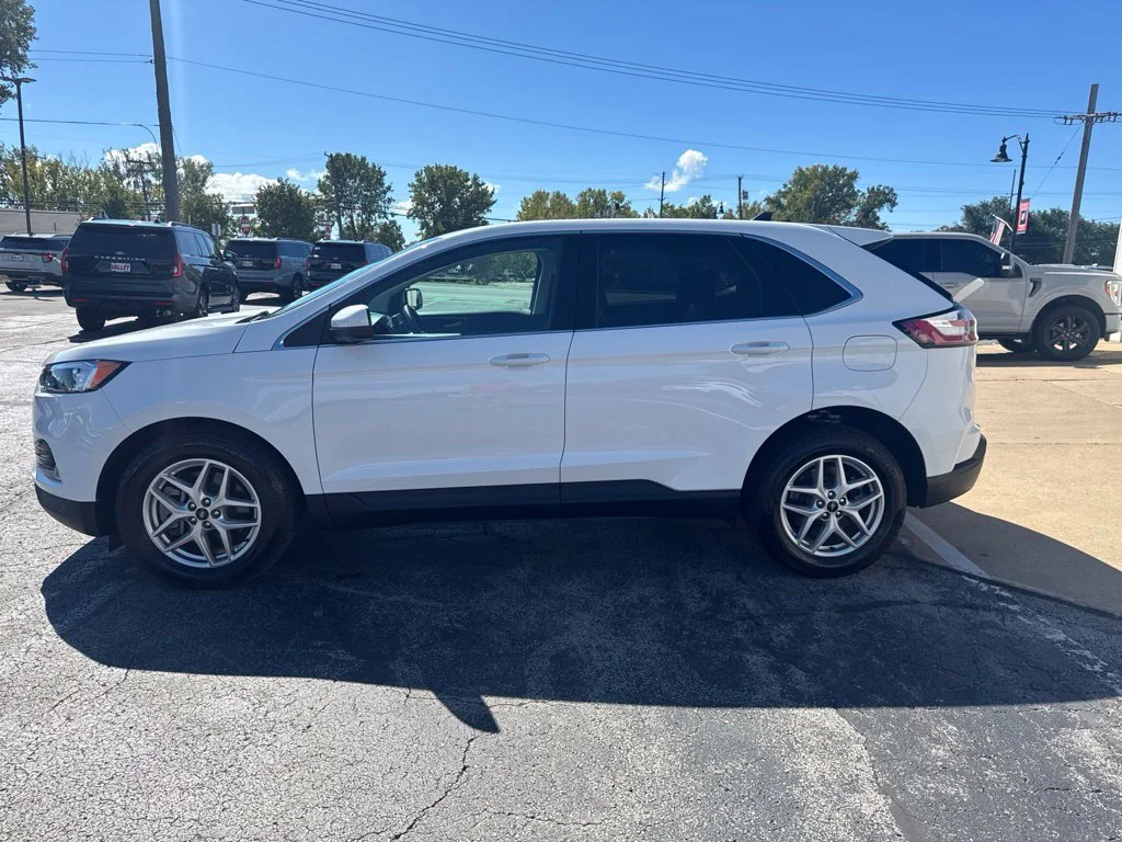 Certified Used 2024 Oxford White Ford SEL image 7