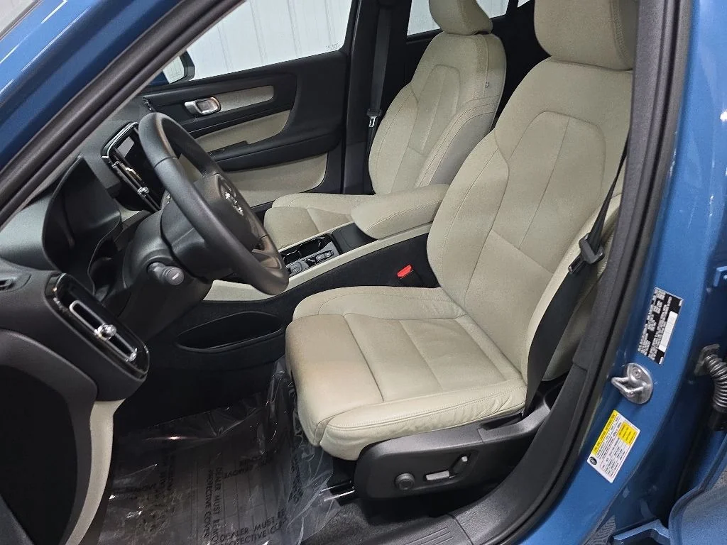 2023 Volvo XC40 Plus - Photo 31