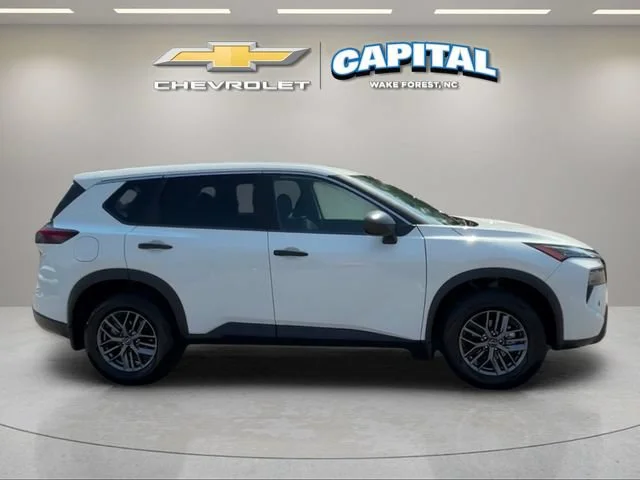 Used 2025 White/off-white Nissan S FWD image 7