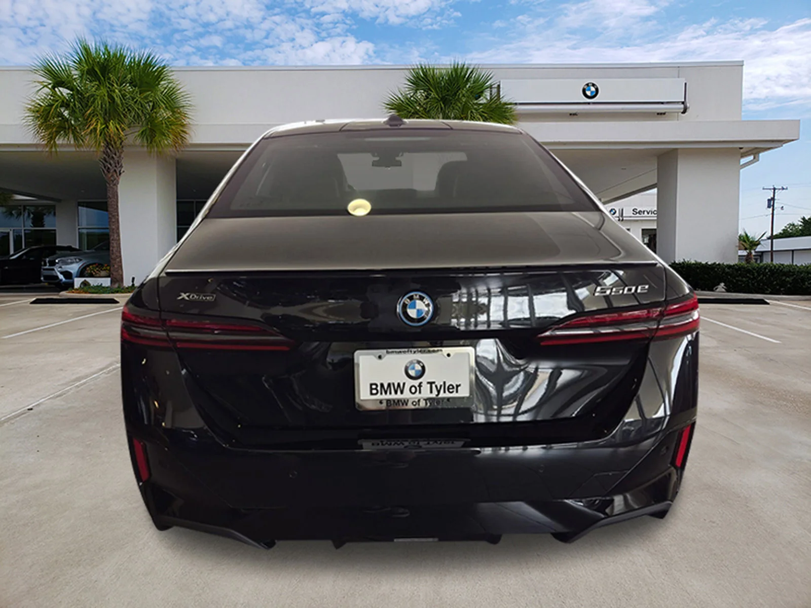 New 2027 Black Sapphire Metallic BMW 550e xDrive image 5