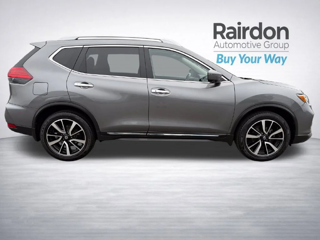 Used 2017 Gun Metallic Nissan SL image 8