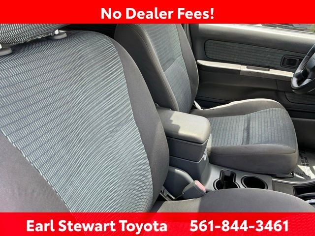 Used 2004 Silver Nissan SE image 35