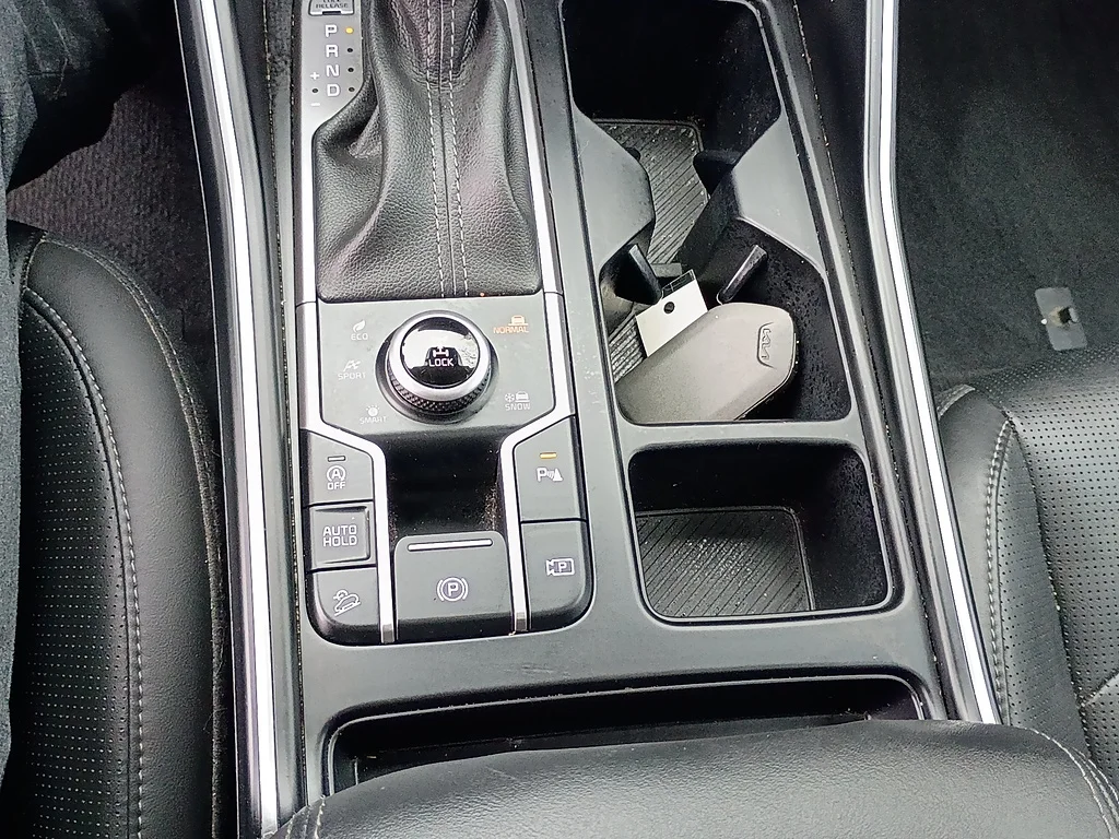 Used 2024 Ebony Black Kia S image 28