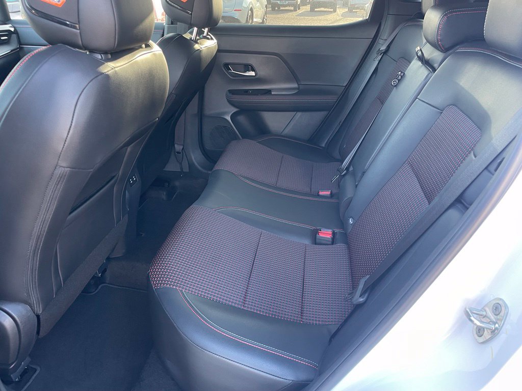 Used 2025 White Nissan SR image 17