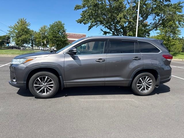 Used 2017 Gray Toyota XLE image 4