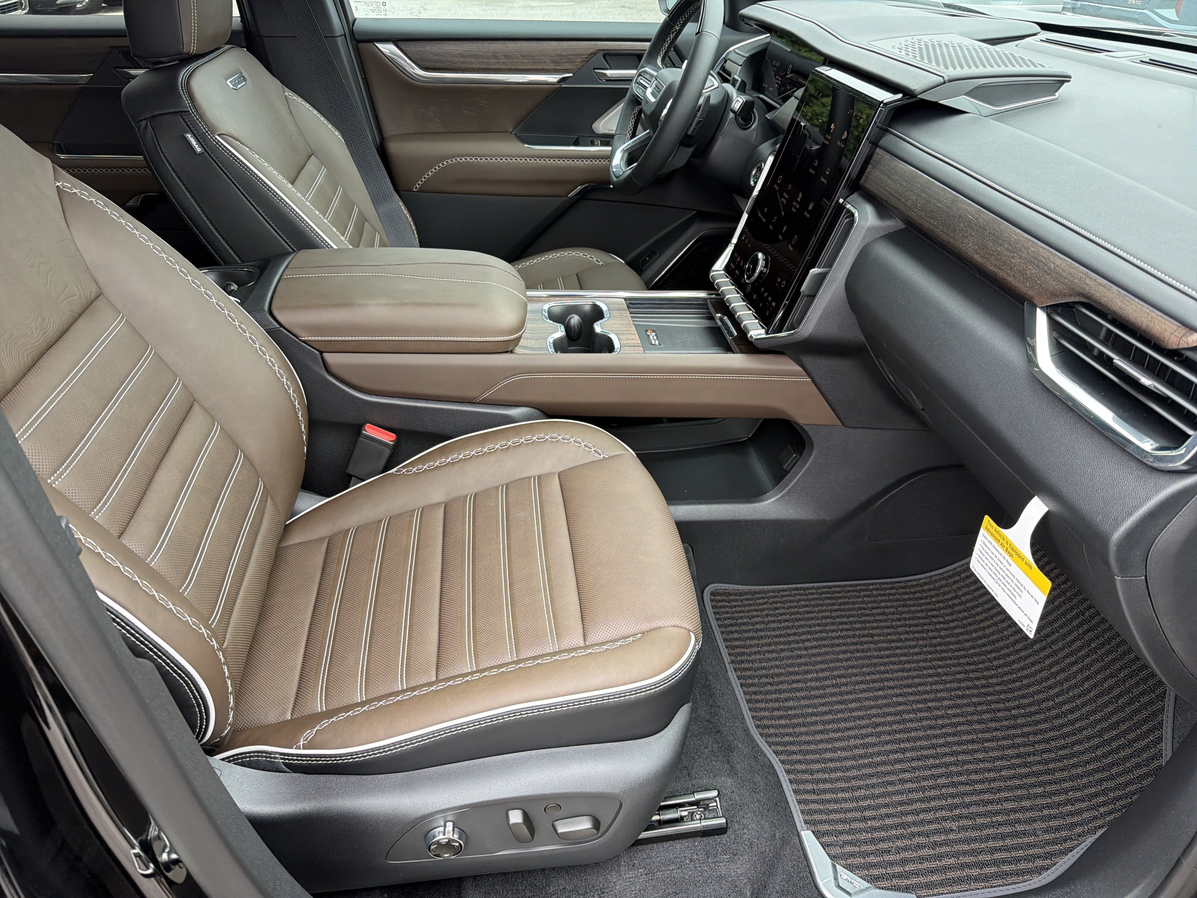 2026 GMC Acadia Denali Ultimate - Photo 13