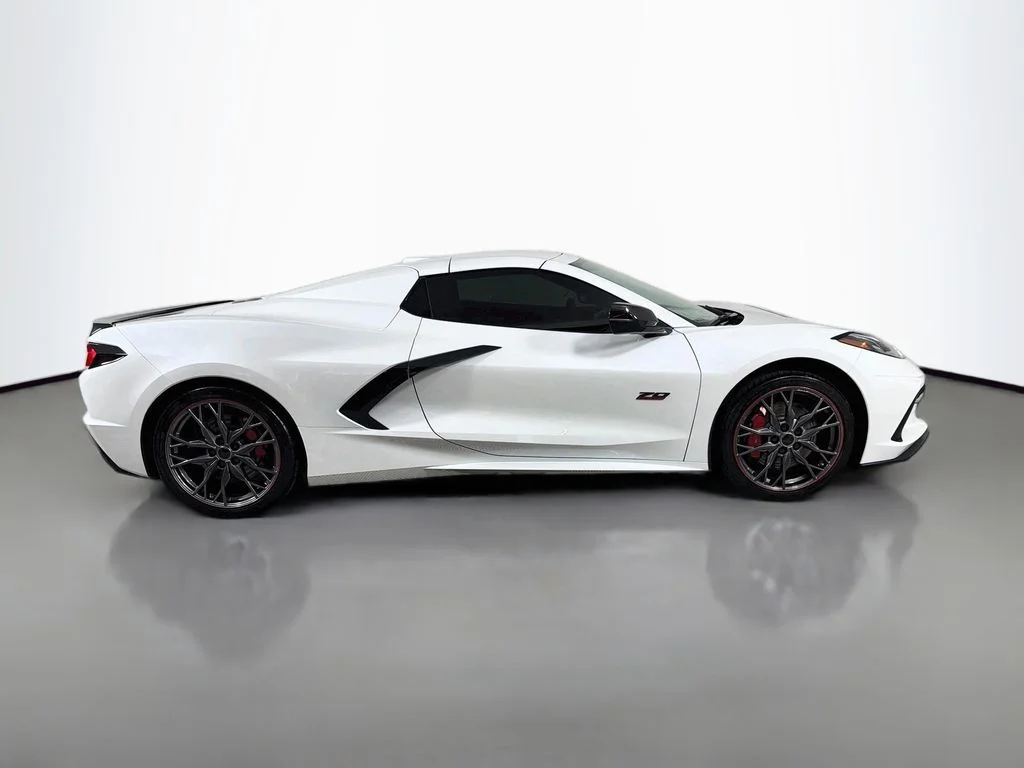 Used 2023 White Chevrolet Stingray image 4