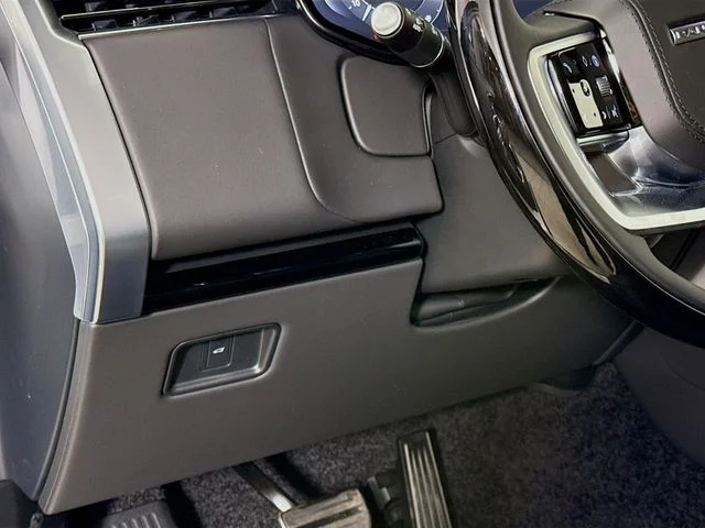 New 2026 Fuji White Land Rover SE image 10