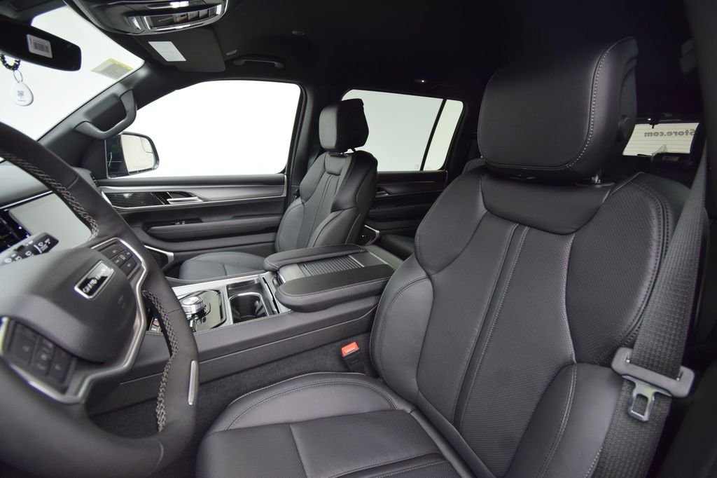 New 2026 High Gloss Black Exterior Paint Jeep Limited Altitude image 32
