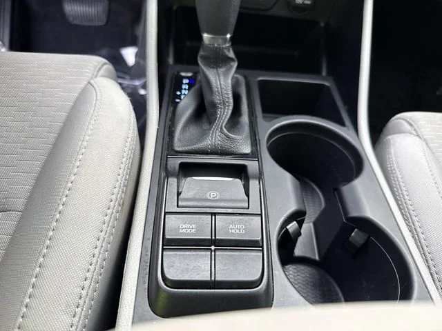 Used 2020 White Hyundai SE image 30