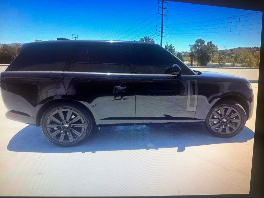 Used 2023 Santorini Black Metallic Land Rover SE image 5