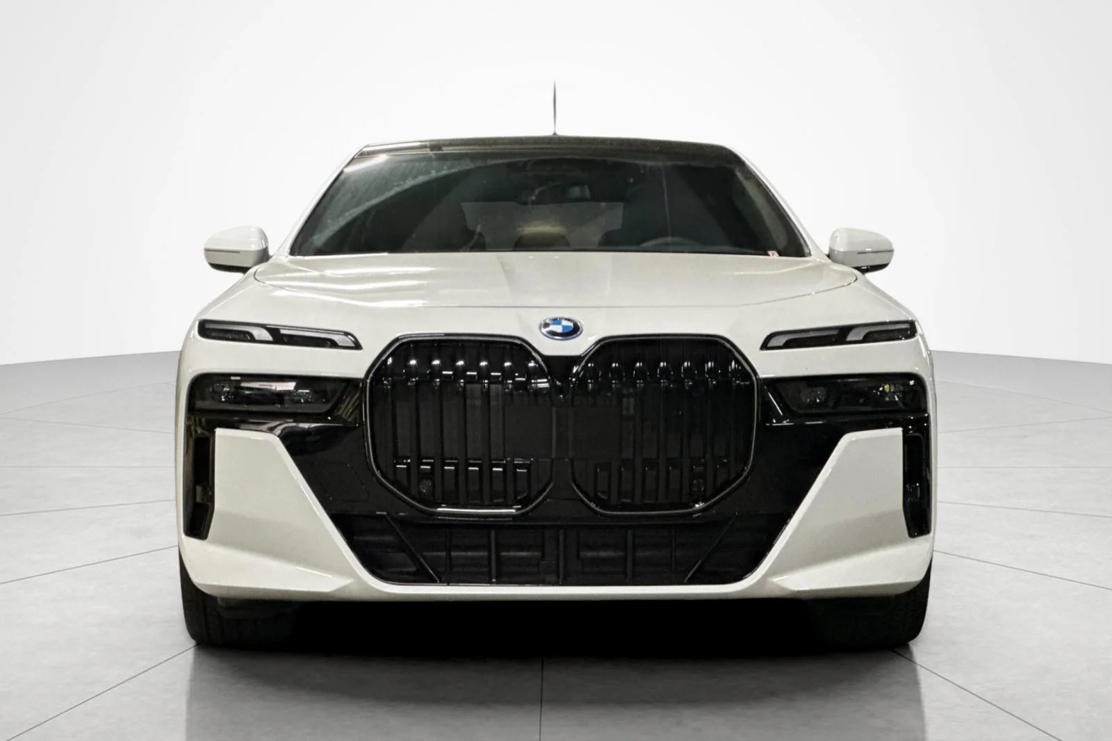 New 2026 Alpine White BMW xDrive60 image 8