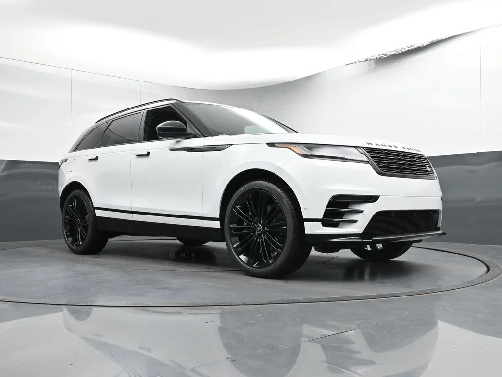 Certified Used 2026 White Land Rover Dynamic SE image 27