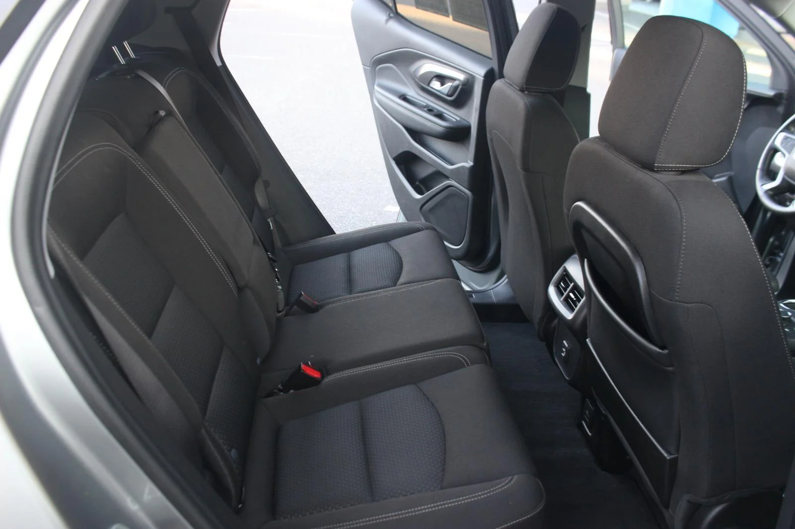 Used 2023 Sterling Metallic GMC SLE image 33