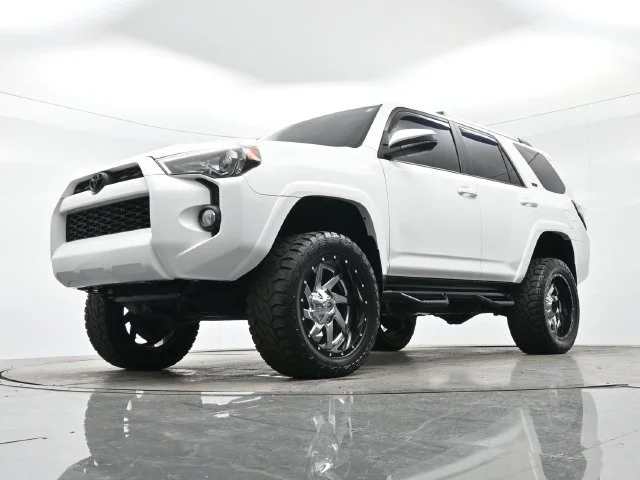 Used 2019 Super White Toyota SR5 image 25