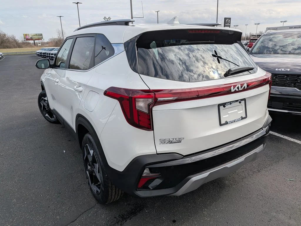 New 2026 White Kia EX image 5