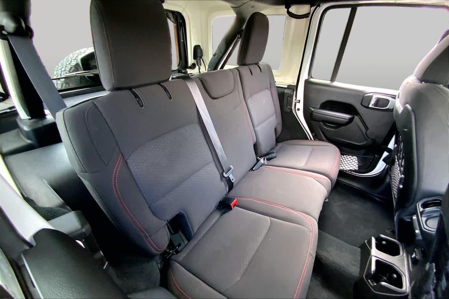Used 2022 Bright White Clearcoat Jeep Unlimited Rubicon image 18