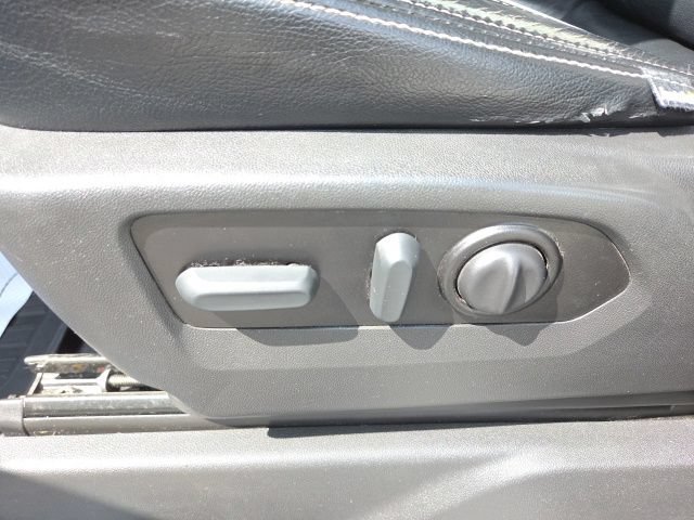 Used 2022 SUMMIT WHITE GMC Elevation image 22