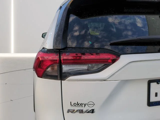 Used 2022 White Toyota XLE image 8