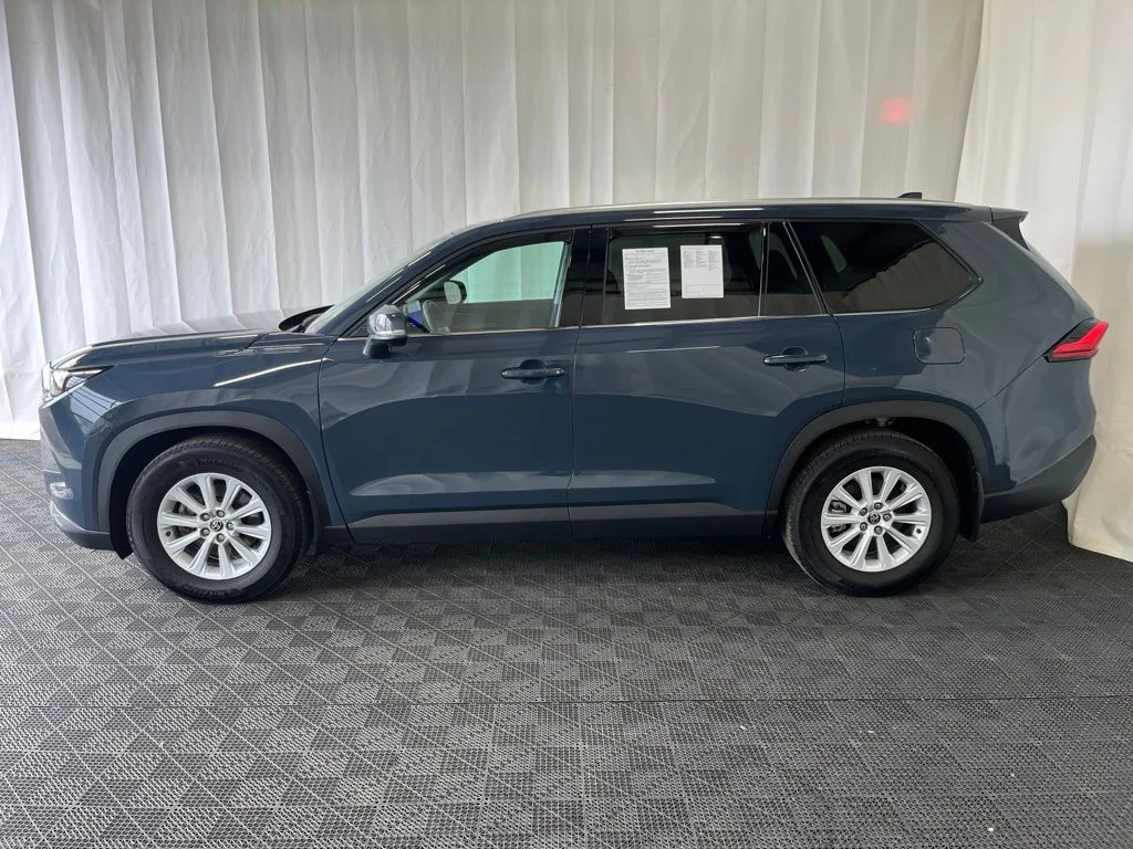 Used 2024 White Toyota XLE image 28