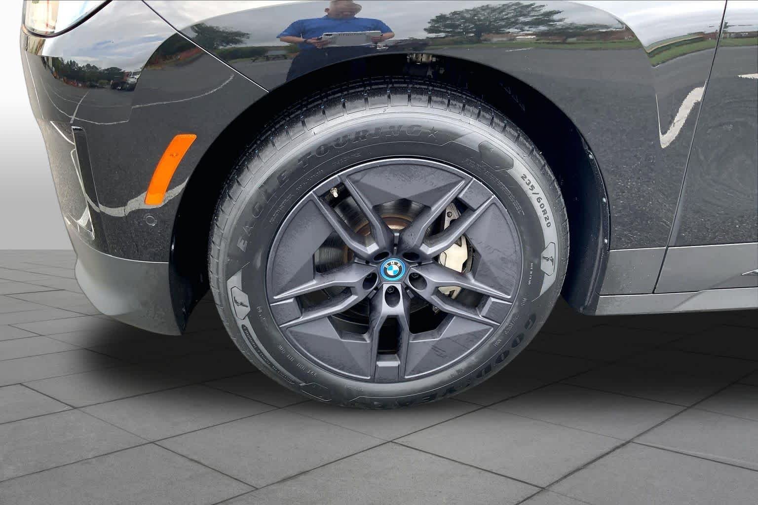 Used 2024 Black Sapphire Metallic BMW xDrive50 image 9