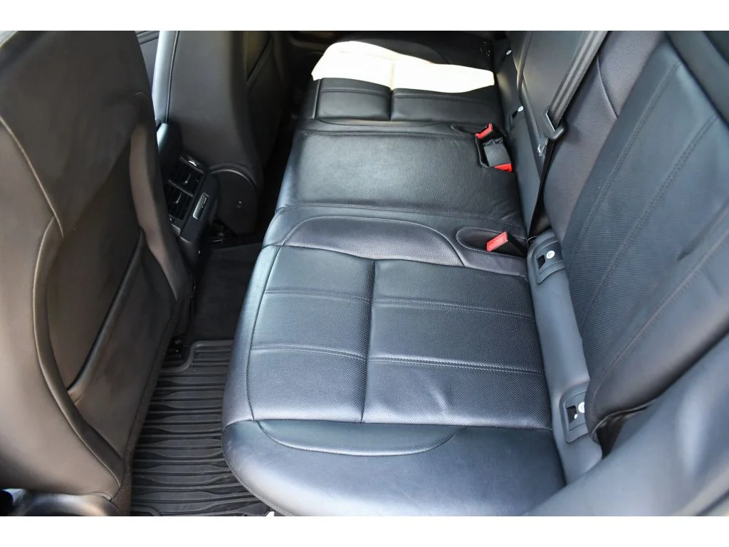 Used 2023 Fuji White Land Rover S image 16