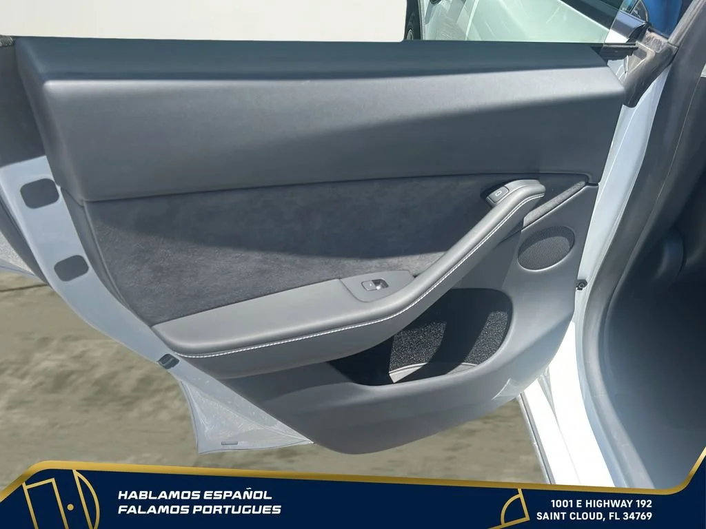 Used 2024  Tesla Long Range image 17
