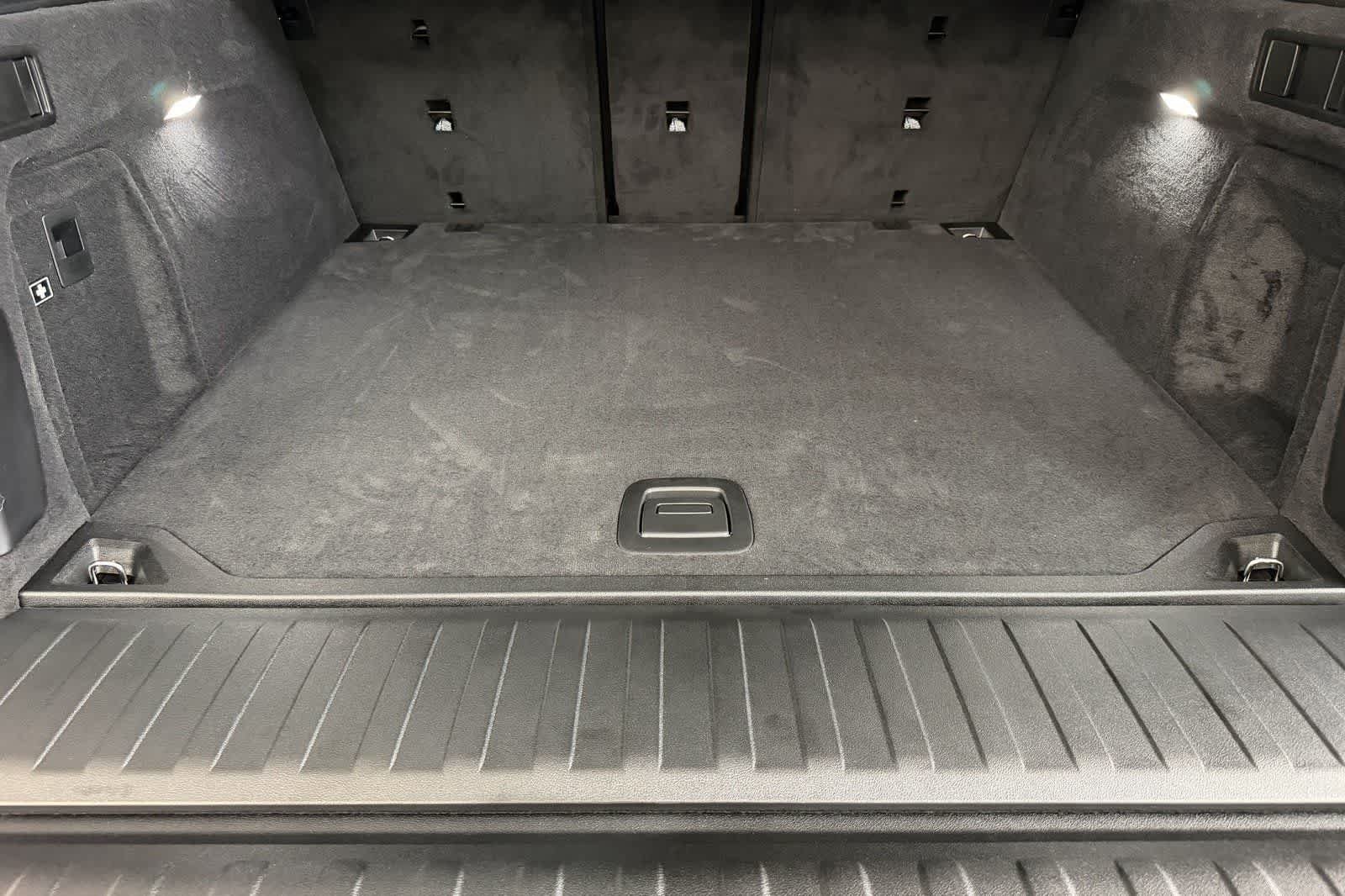 New 2026 Skyscraper Grey Metallic BMW xDrive40i image 15