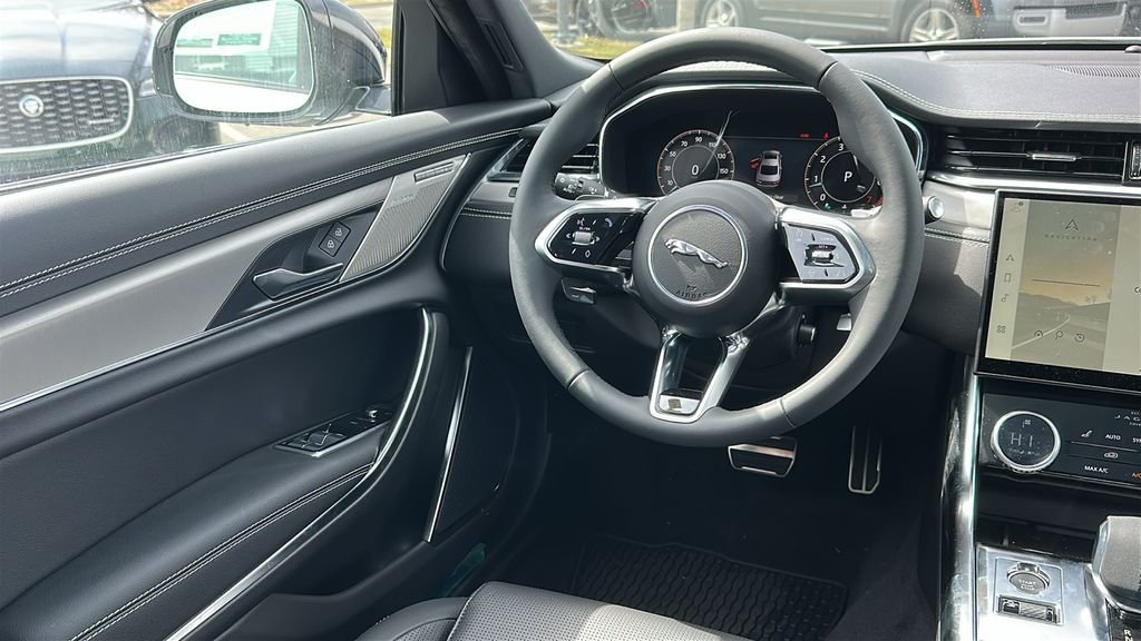 New 2024 Fuji White JAGUAR P300 R-DYNAMIC SE AWD image 21