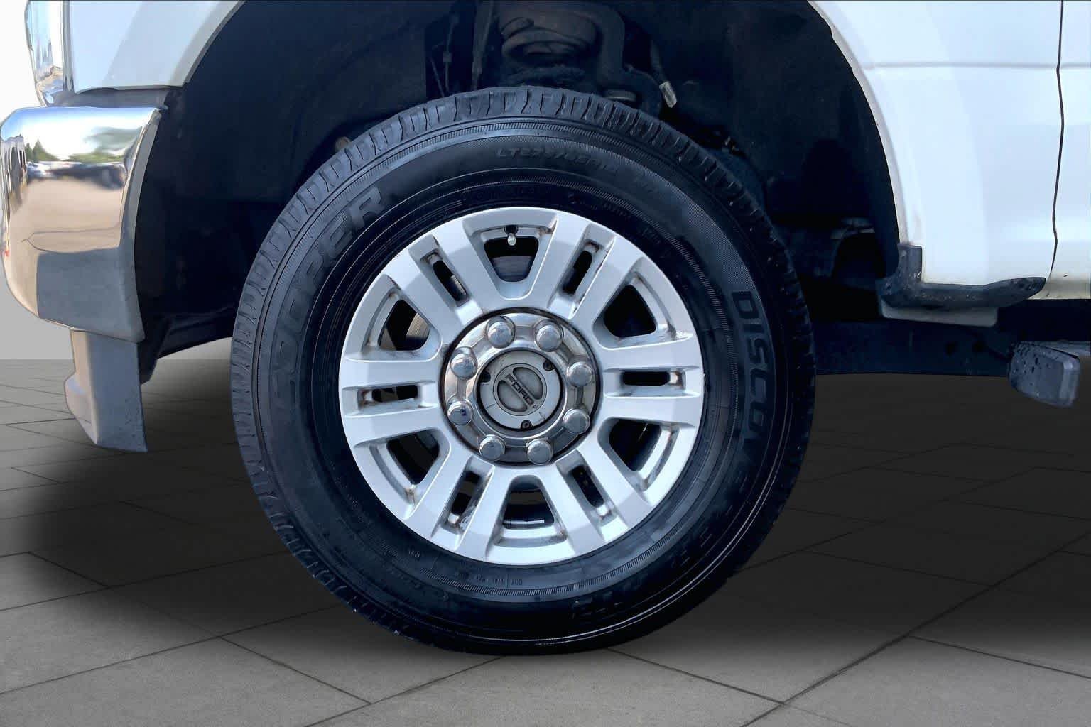 Used 2018 Oxford White Ford XLT image 10