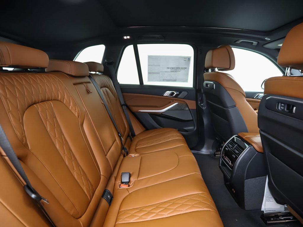 New 2026 Black Sapphire Metallic BMW xDrive50e image 27