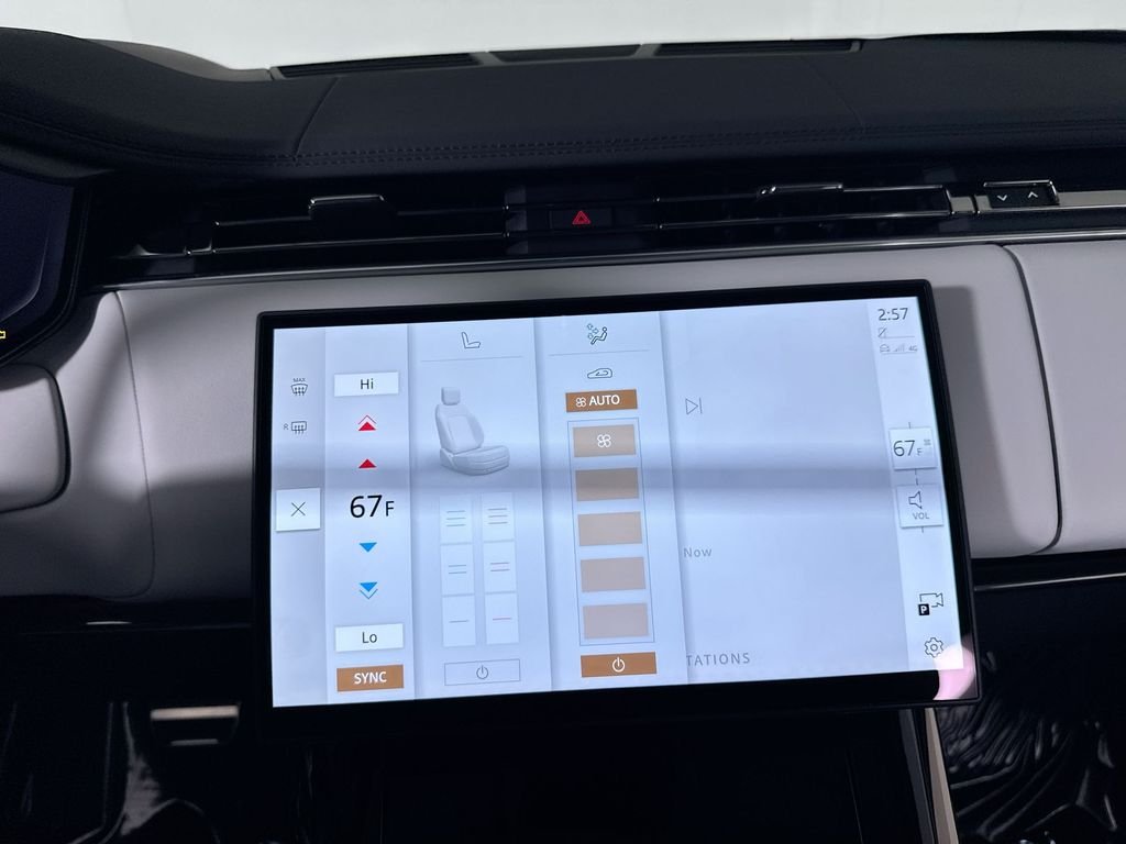 New 2026 Fuji White Land Rover Dynamic SE image 17