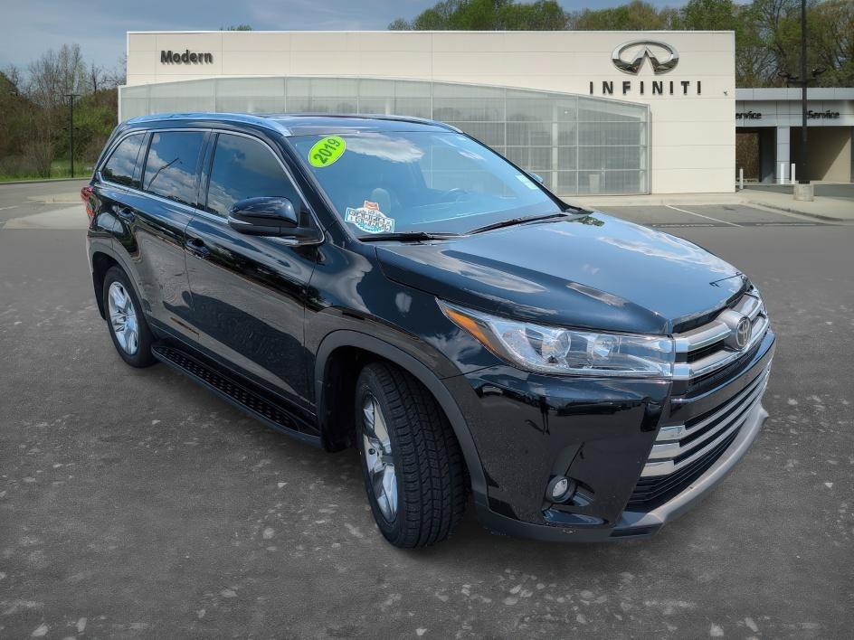 Used 2019 Midnight Black Metallic Toyota Limited image 2
