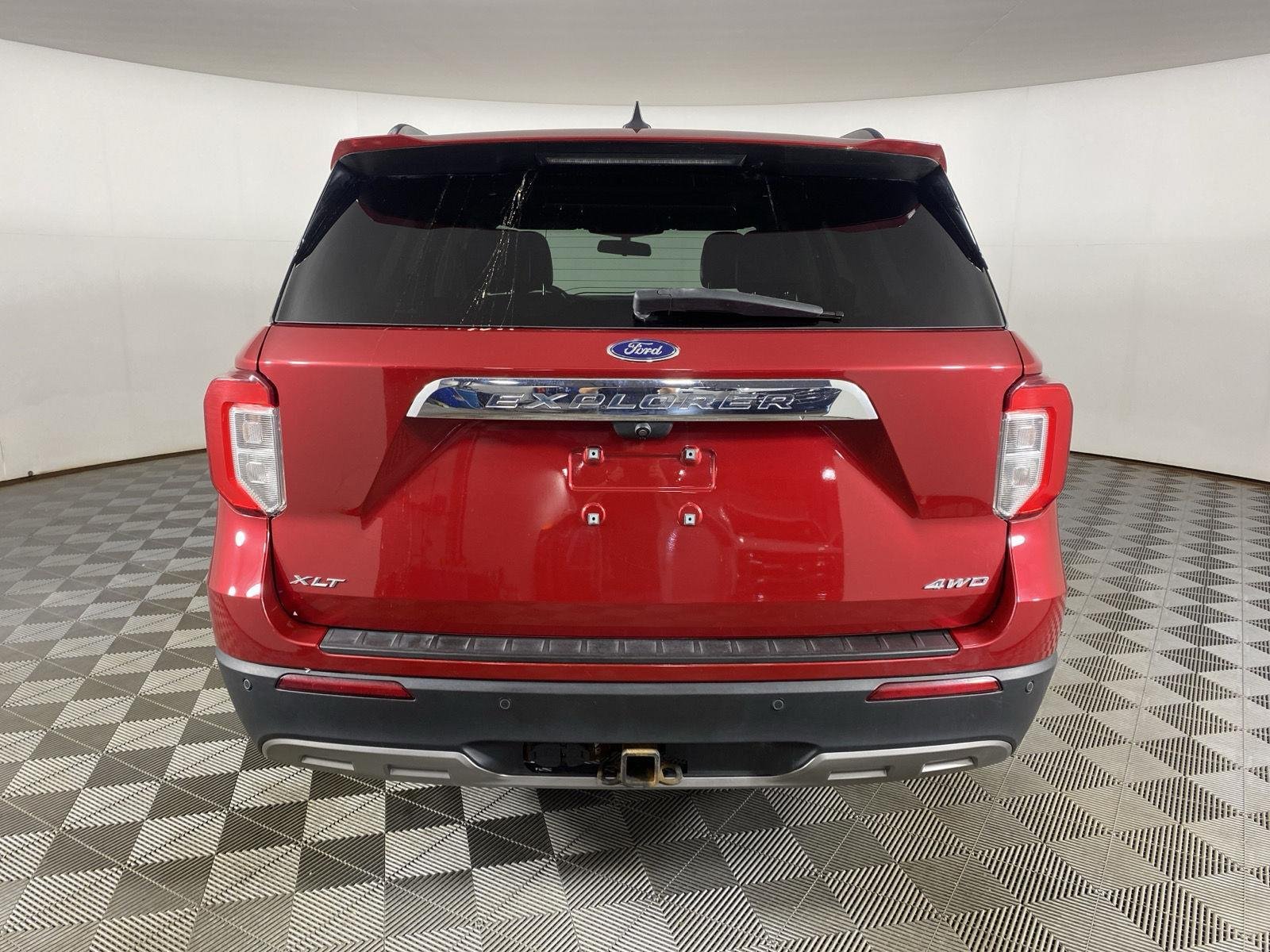 Used 2022 Rapid Red Metallic Tinted Clearcoat Ford XLT image 9