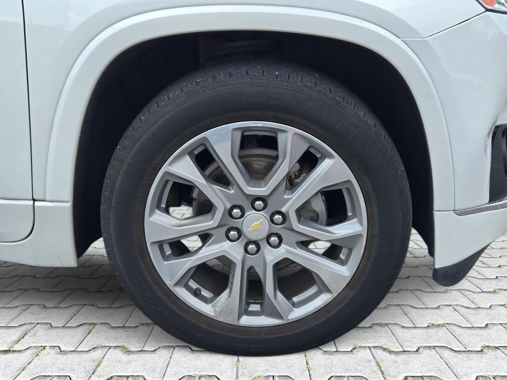 Used 2019 Beige Chevrolet Premier image 3