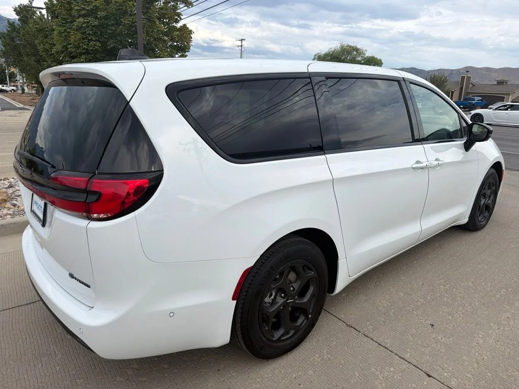Used 2024 White Chrysler Select S Appearance image 3