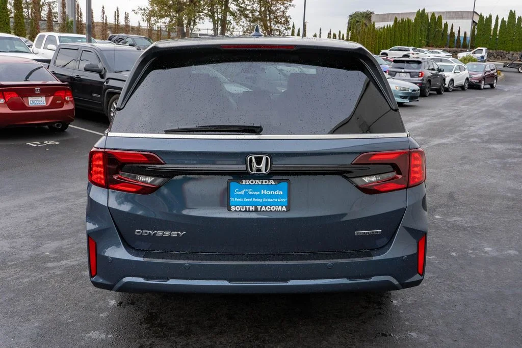 New 2026 Smoke Blue Pearl Honda Touring image 7