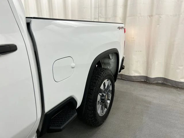 Used 2021 White Chevrolet Custom image 21