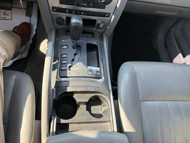 Used 2005 White Jeep Laredo image 28