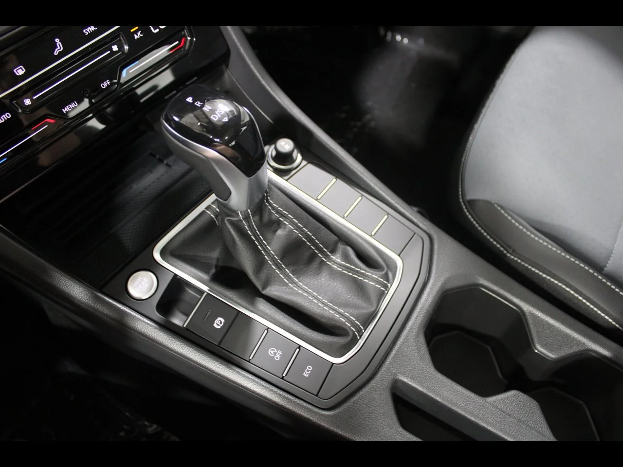 New 2026 Deep Black Pearl Volkswagen 1.5T SE image 17
