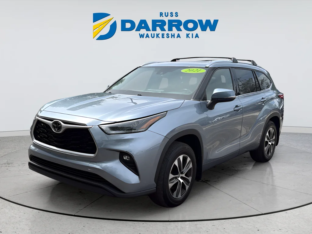 Used 2021  Toyota XLE image 1
