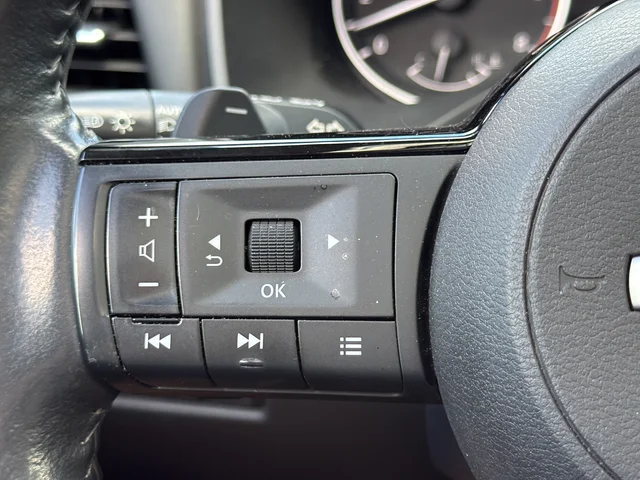 Used 2022 Blue Nissan SV image 18