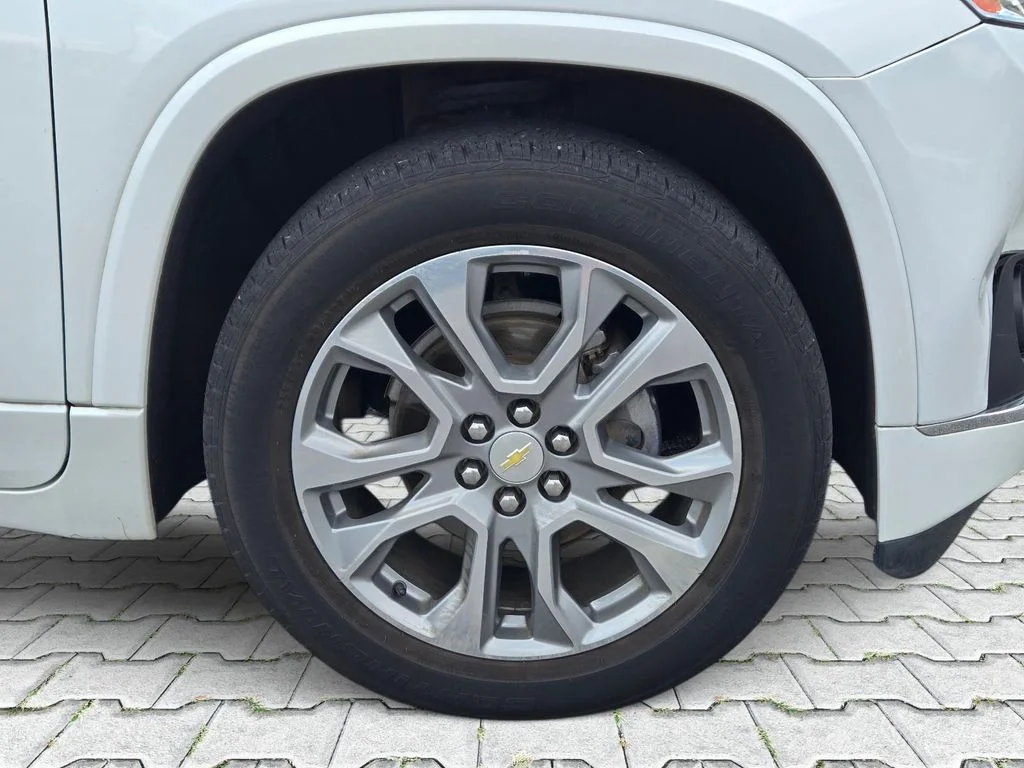 Used 2019 Beige Chevrolet Premier image 3