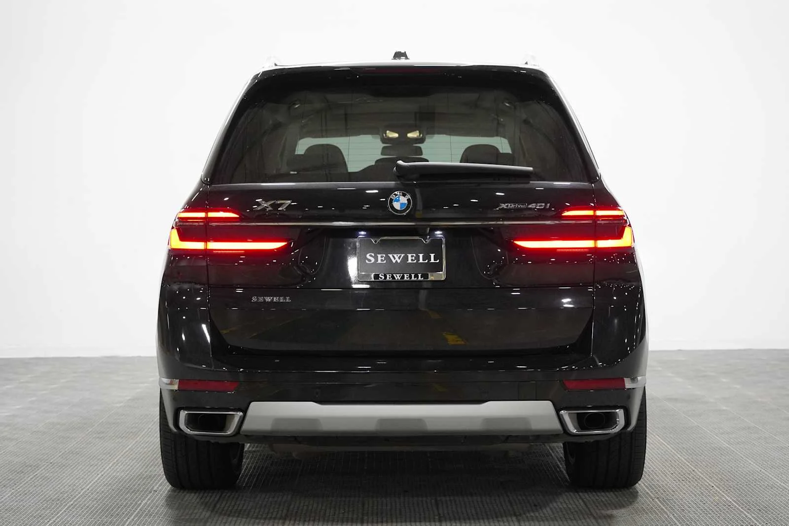 Certified Used 2025 Black Sapphire Metallic BMW xDrive40i image 5